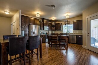 395 Live Oak Loop in Central Point, OR - Building Photo - Building Photo