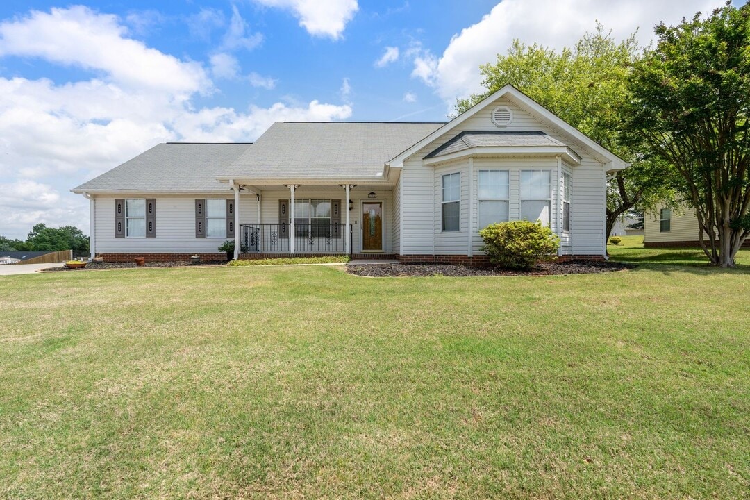 124 Cornelson Dr in Greer, SC - Building Photo