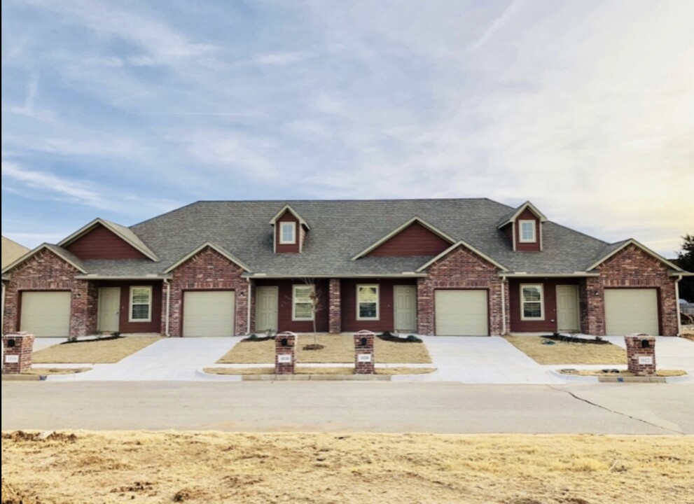 Villas at Summit Pointe in Oklahoma City, OK - Foto de edificio