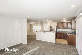 1144 Paradise Vista Dr in Henderson, NV - Building Photo - Building Photo