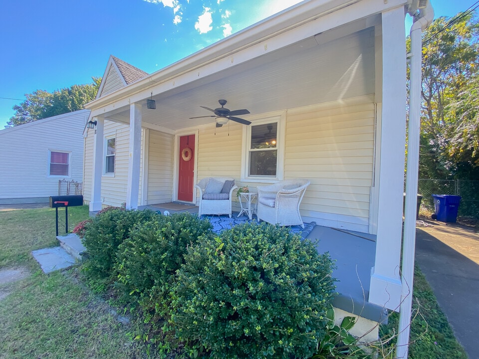 18 Morrison Ave in Newport News, VA - Building Photo