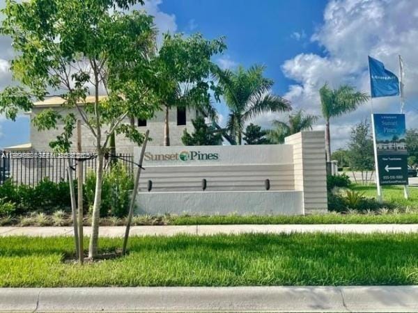 15927 SW 2nd Dr in Pembroke Pines, FL - Building Photo - Building Photo