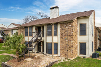 Cricket Hollow Apartments in Austin, TX - Building Photo - Building Photo