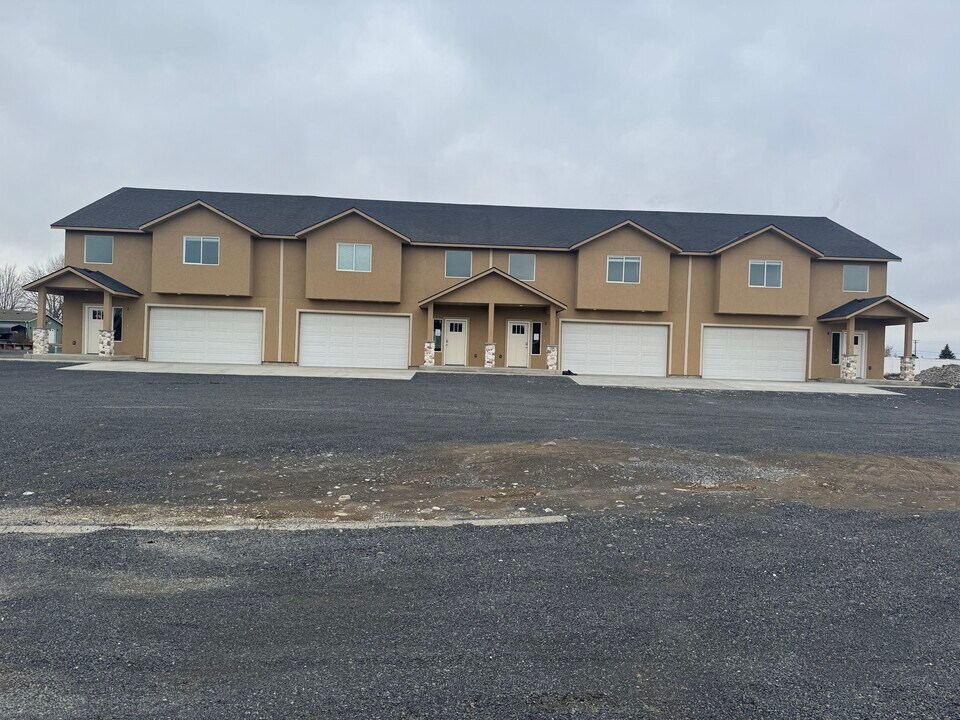 7622 McDougal Ave NE in Moses Lake, WA - Building Photo