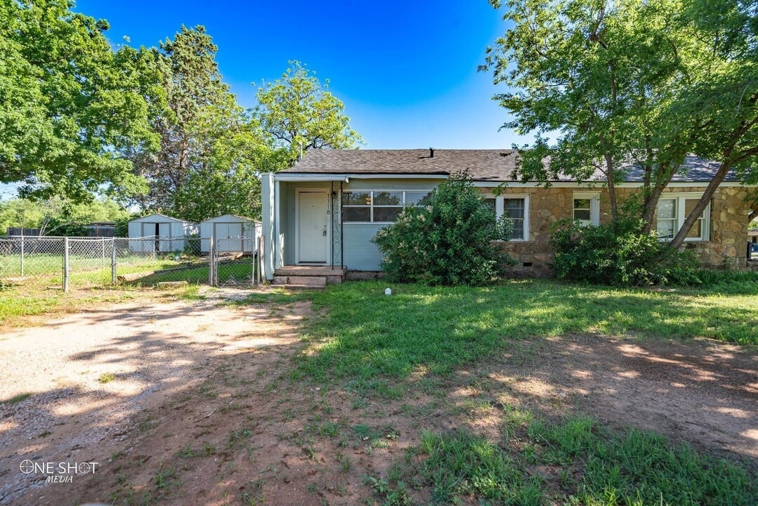 1118 N 11th St in Abilene, TX - Building Photo