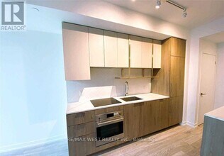 15 Holmes Ave in Toronto, ON - Building Photo - Building Photo