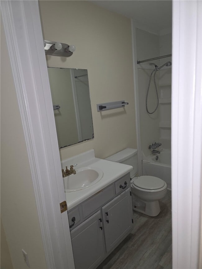 property at 1108 Tiger Blvd