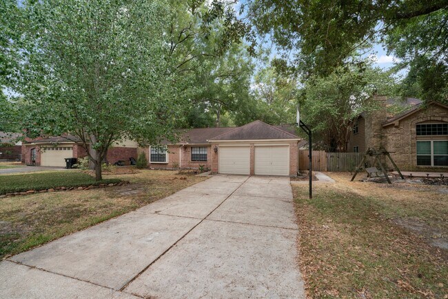 3318 Golden Willow Dr in Kingwood, TX - Foto de edificio - Building Photo