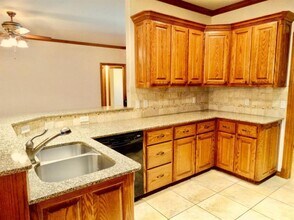 566 W Alamo Ct Way in Mustang, OK - Building Photo - Building Photo