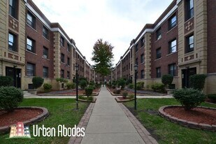 822 W Waveland Ave, Unit A04C in Chicago, IL - Building Photo