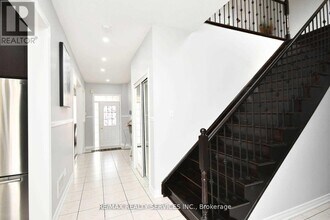 17 Eagle Plains Dr in Brampton, ON - Building Photo - Building Photo