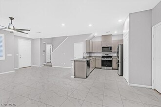 3297 Pergusa Dr in Henderson, NV - Building Photo - Building Photo