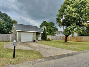 6808 Shawcross Ln in Fayetteville, NC - Foto de edificio - Building Photo