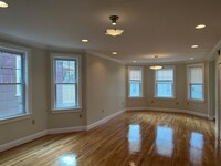 68 Line St, Unit #3 in Somerville, MA - Foto de edificio - Building Photo