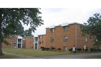 Lowell Apartments in Lorain, OH - Foto de edificio - Building Photo