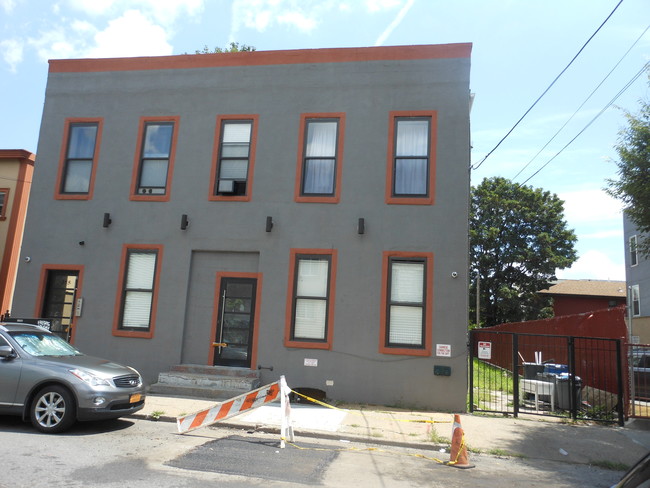 275 Miller Ave in Brooklyn, NY - Building Photo - Building Photo