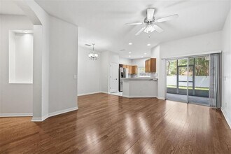 4423 Amberly Oaks Ct in Tampa, FL - Building Photo - Building Photo