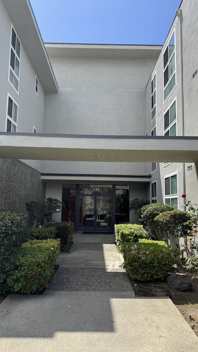 1835 S Bentley Ave in Los Angeles, CA - Building Photo - Building Photo