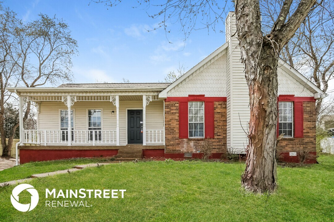 613 Summertime Ct in Nashville, TN - Foto de edificio