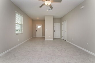 2145 Azure Vw Wy in Lutz, FL - Building Photo - Building Photo