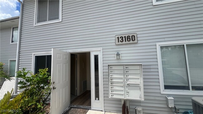 13160 Kings Point Dr in Ft. Myers, FL - Building Photo - Building Photo