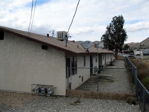 Triplex in Yucca Valley, CA - Building Photo - Building Photo