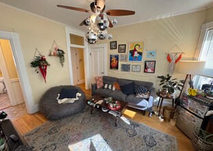 176 Elm St, Unit 2 in North Cambridge, MA - Foto de edificio - Building Photo