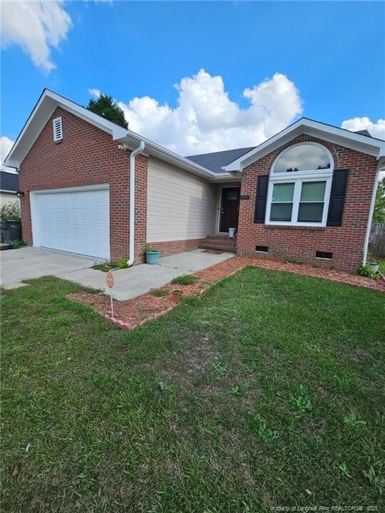 5227 Ballentine St in Hope Mills, NC - Building Photo