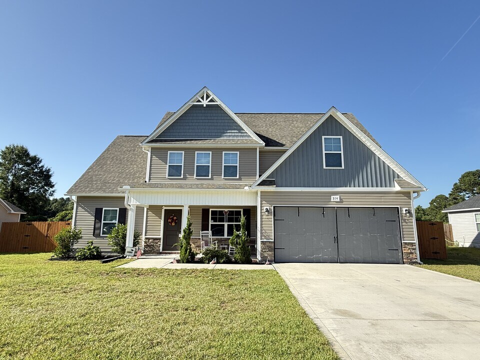 314 James Hedrick Ct in Jacksonville, NC - Building Photo