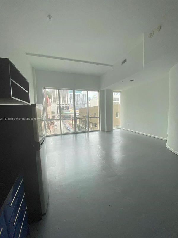 253 NE 2nd St in Miami, FL - Building Photo - Building Photo