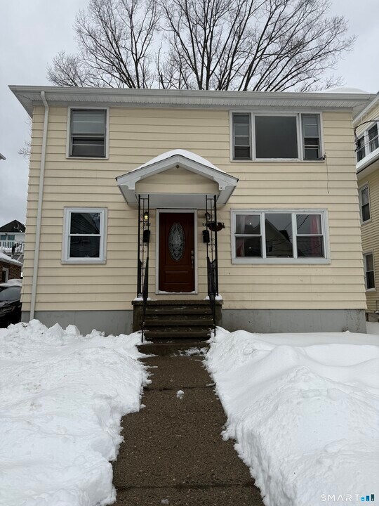 582 Capitol Ave in Bridgeport, CT - Building Photo