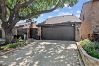 3330 Courtyard Pl in Farmers Branch, TX - Foto de edificio - Building Photo