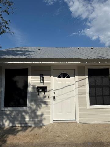 property at 304 E Hickory St