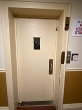 38 E Curtis St, Unit 4 in Linden, NJ - Foto de edificio - Building Photo