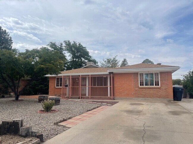 1025 Kentucky St SE in Albuquerque, NM - Building Photo - Building Photo