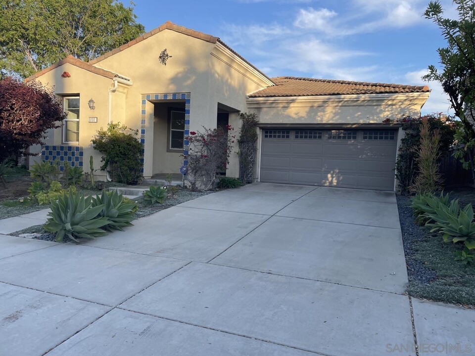 3737 Glen Ave in Carlsbad, CA - Building Photo