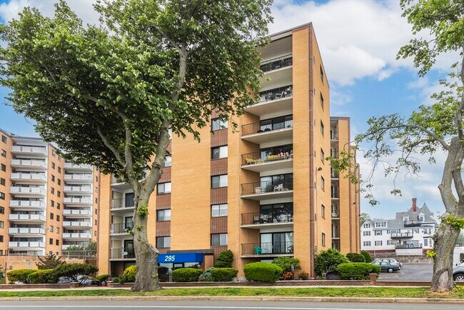 295 Lynn Shore Dr in Swampscott, MA - Building Photo - Building Photo