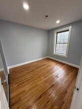 4921 W Addison St, Unit 1 in Chicago, IL - Foto de edificio - Building Photo