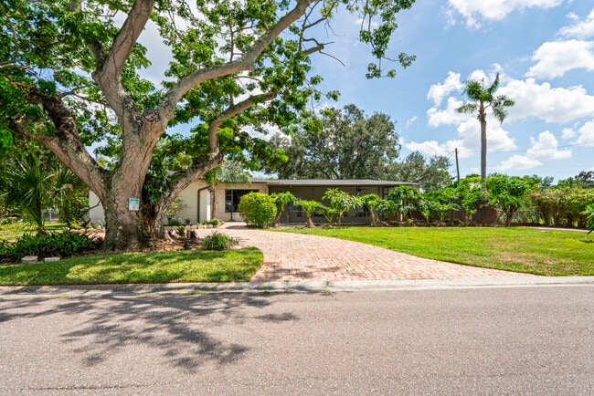 650 37th Ave NE in St. Petersburg, FL - Building Photo - Building Photo