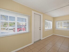 964 W Lakewood Rd in West Palm Beach, FL - Building Photo - Building Photo