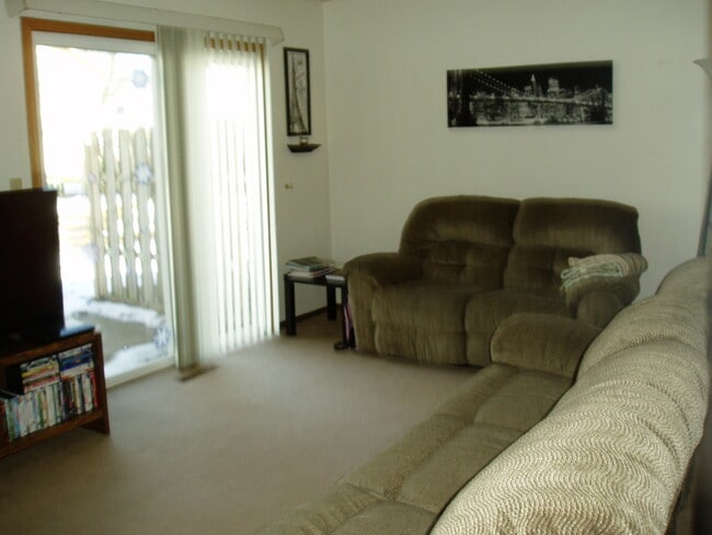 3420 Harcourt Dr in Ames, IA - Foto de edificio - Building Photo