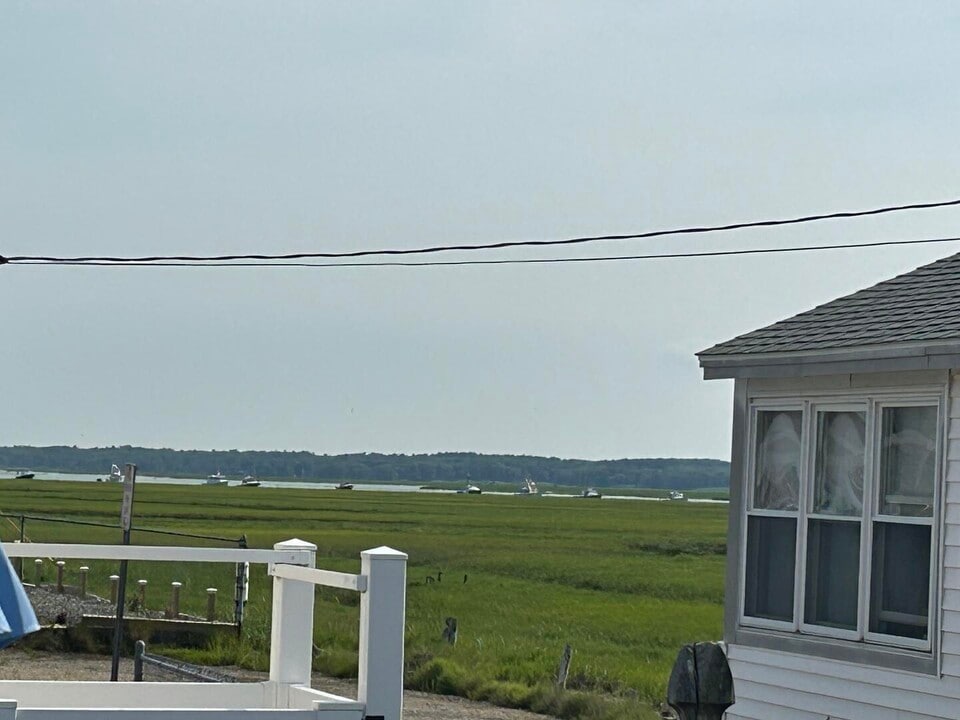 23 Diane Ln in Hampton, NH - Building Photo