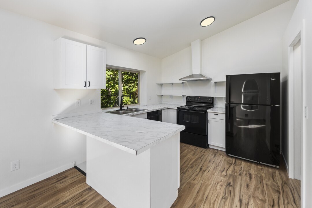 5502 NE 10th St in Renton, WA - Building Photo