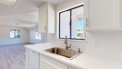 430 Neil Dr in Yuba City, CA - Building Photo - Building Photo