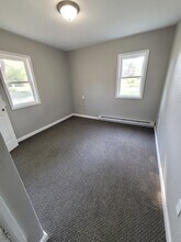 1301 Iowa Ave SE, Unit D in Huron, SD - Foto de edificio - Building Photo