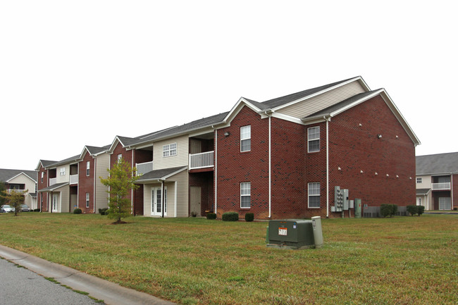 Lighthouse Apartments in Jeffersonville, IN - Building Photo - Building Photo