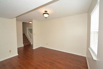 453 Yorktown Ln in Avon, IN - Foto de edificio - Building Photo