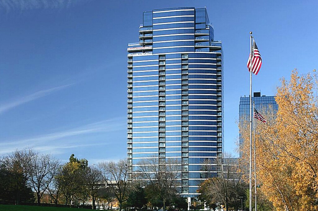 335 Bridge St NW, Unit River House #1406 in Grand Rapids, MI - Building Photo