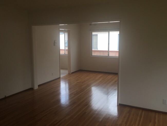 4133 Iroquois Ave in Lakewood, CA - Foto de edificio - Building Photo