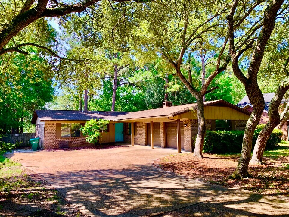 317 Somerset Dr in Fort Walton Beach, FL - Building Photo